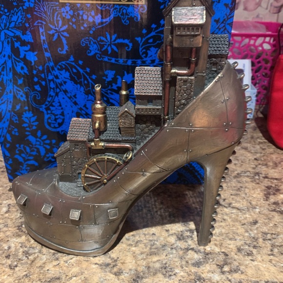 Veronese Design Steampunk Stiletto Hill Ironopolis Cold Cast Bronze 10 Inch Tall - Picture 6 of 11